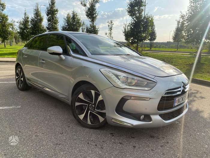 Citroen DS5, 2.0 l., hatchback