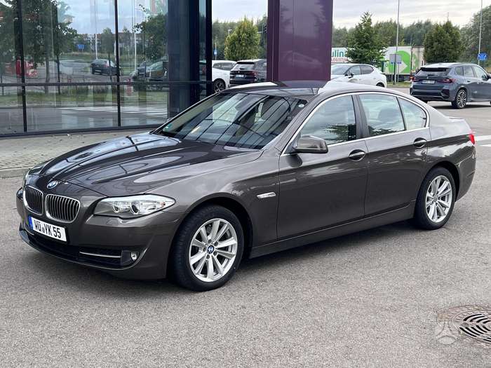 BMW 520, 2.0 l., saloon / sedan