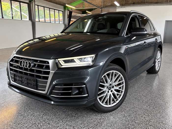 Audi Q5, 3.0 l., off-road / crossover