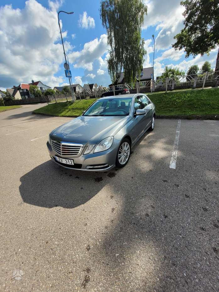 Mercedes-Benz E300, 3.0 l., Седан