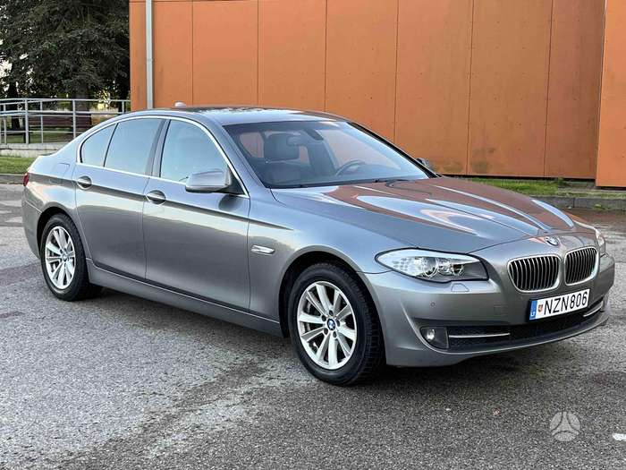 BMW 520, saloon / sedan