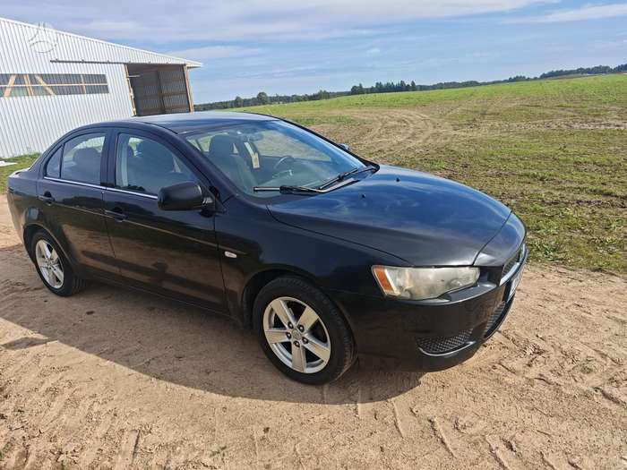 Mitsubishi Lancer, Седан