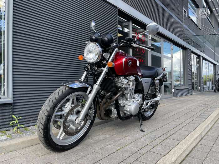 Honda CB 1100cc, street / classic