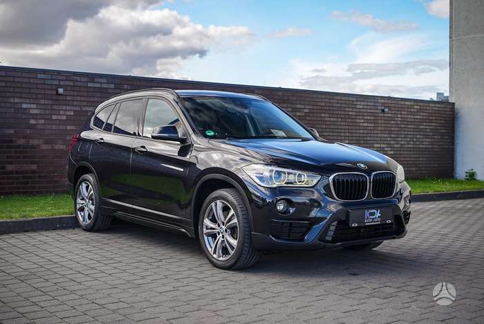 BMW X1, 2.0 l., off-road / crossover