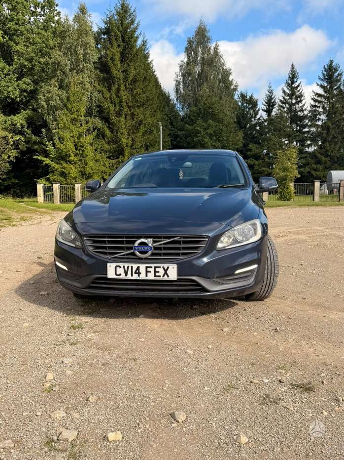 Volvo S60, Седан