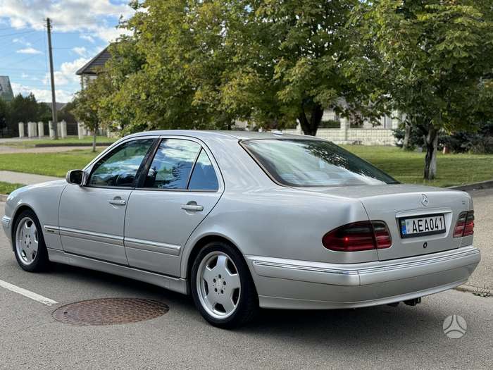 Mercedes-Benz E270, 2.7 l., Седан
