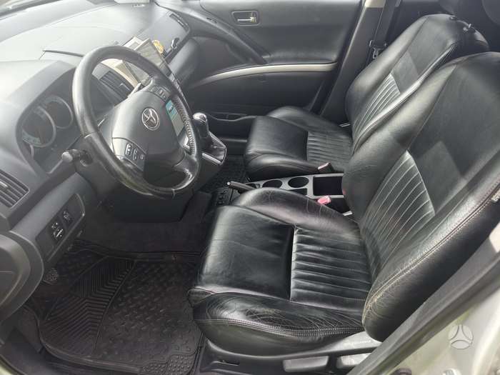 Toyota Corolla Verso, 2.2 l., Минивэн