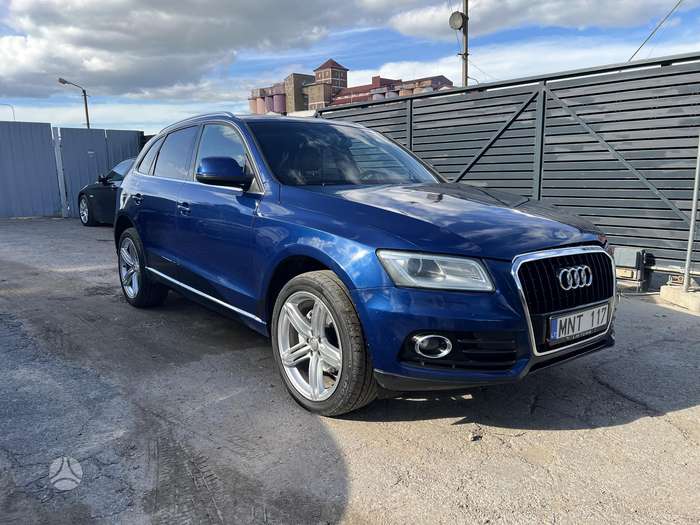 Audi Q5, 2.0 l., off-road / crossover