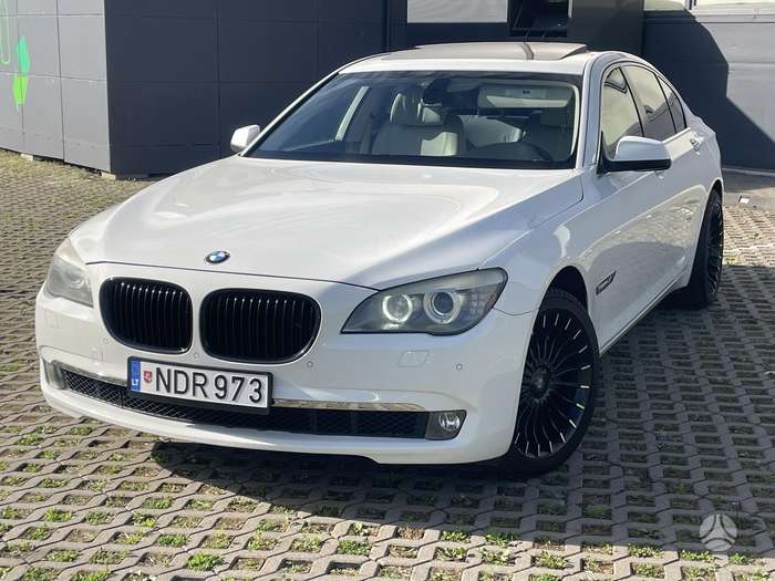 BMW 740, saloon / sedan