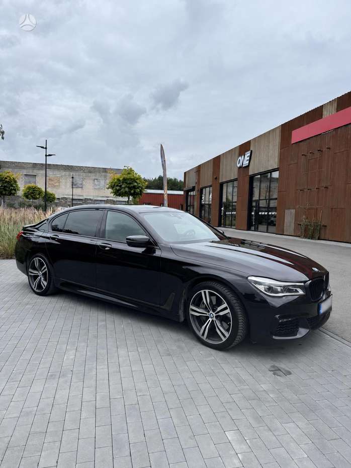 BMW 750, 4.4 l., Седан