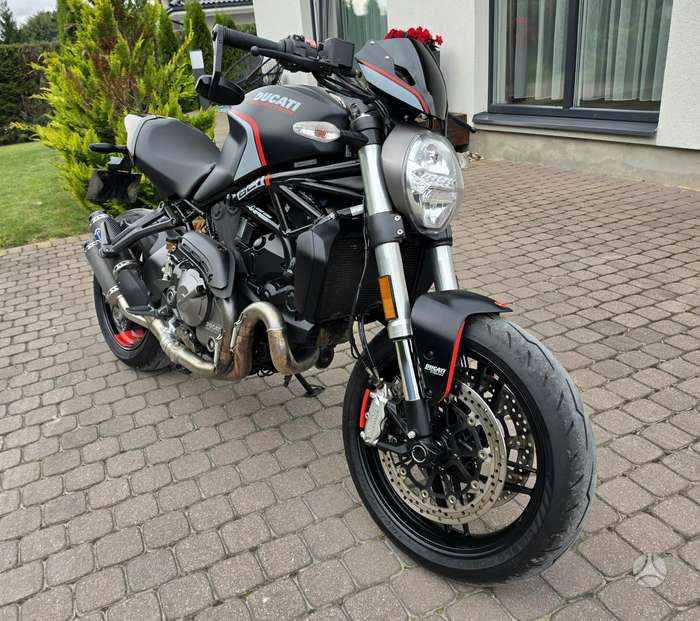 Ducati Monster 821cc, street / classic