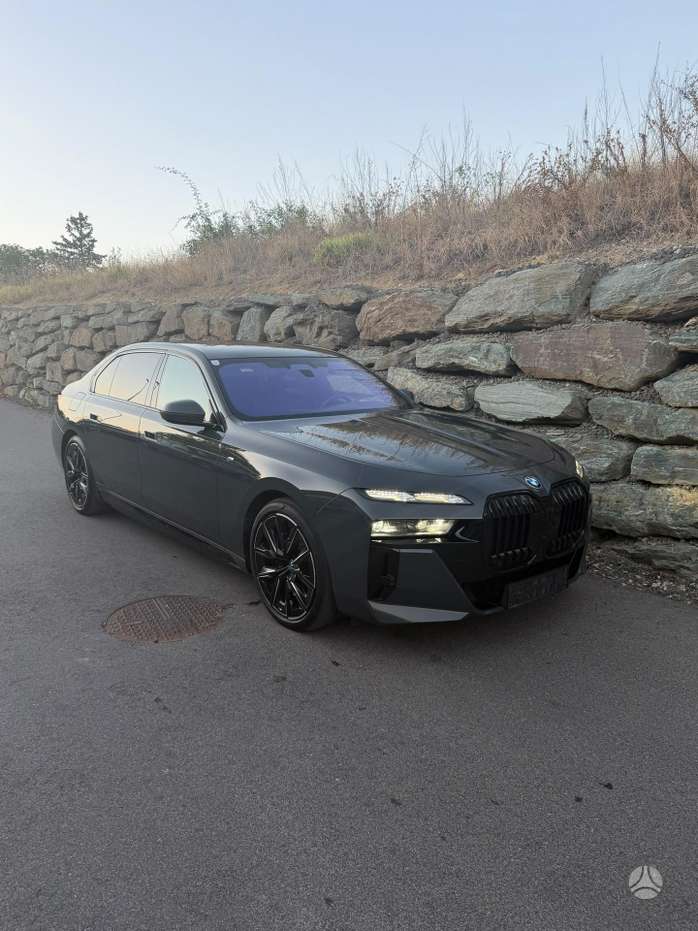 BMW i7, 101 кВт·ч, Седан