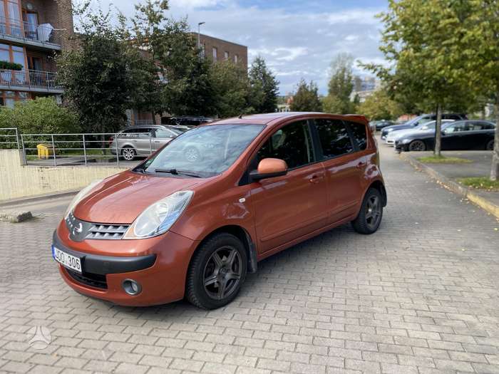 Nissan Note, 1.6 l., hatchback