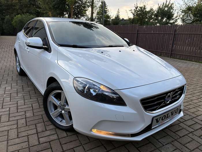 Volvo V40, 1.6 l., hatchback