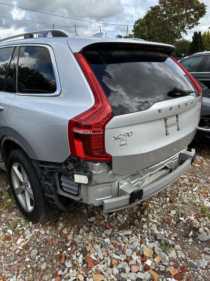 Volvo XC90, 2.0 l., off-road / crossover