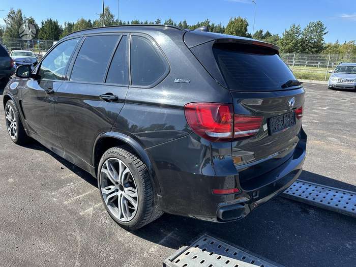 BMW X5, off-road / crossover