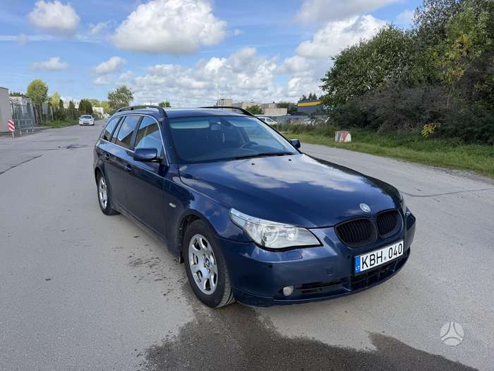 BMW 525, universalas