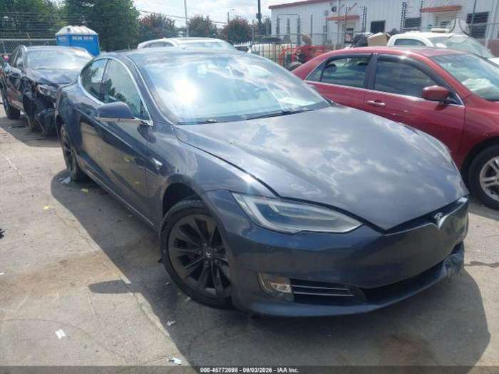 Tesla Model S, Седан