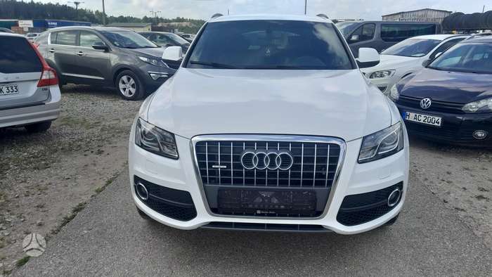 Audi Q5, 2.0 l., off-road / crossover
