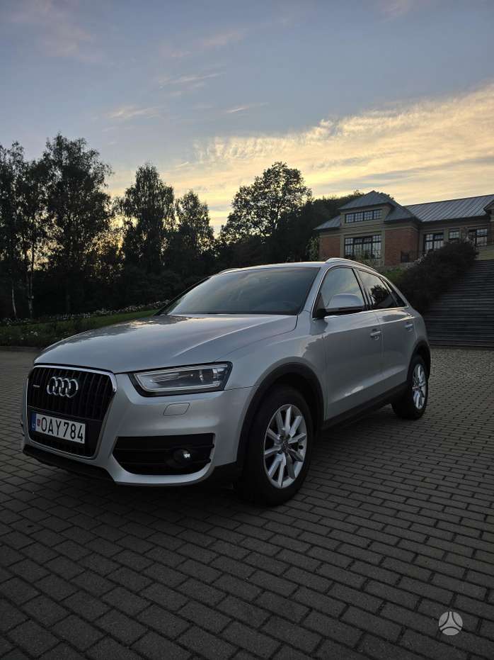 Audi Q3, 2.0 l., off-road / crossover