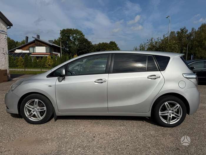 Toyota Verso, 2.2 l., Минивэн