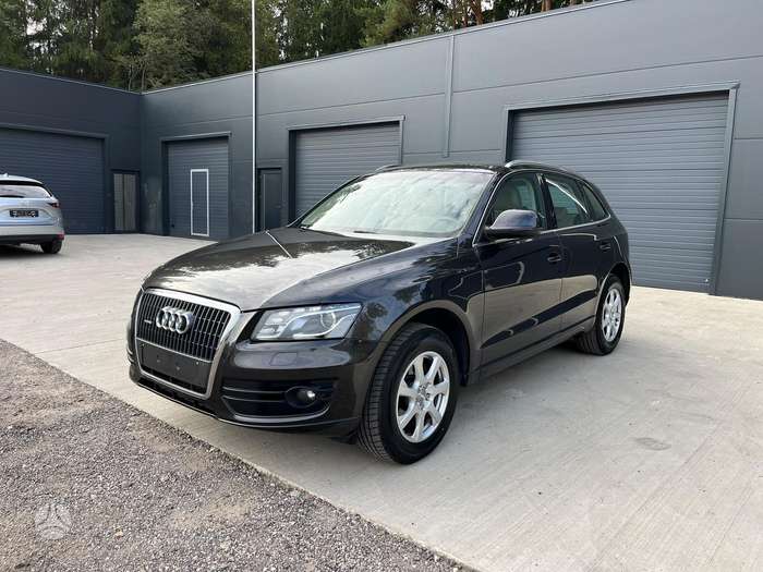 Audi Q5, 2.0 l., off-road / crossover