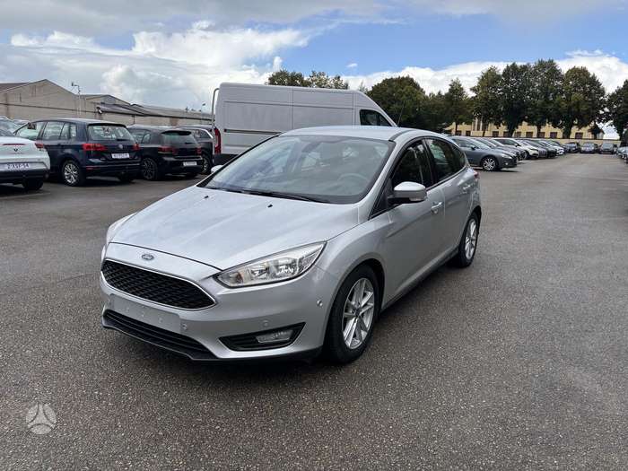 Ford Focus, Седан