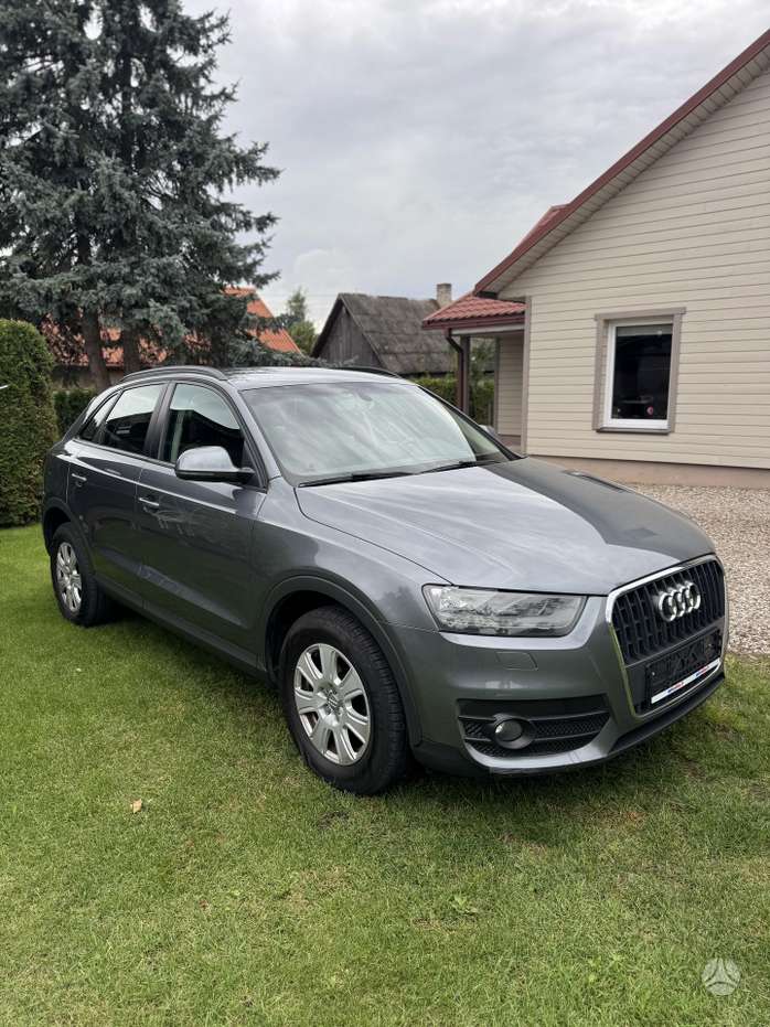 Audi Q3, 2.0 l., off-road / crossover