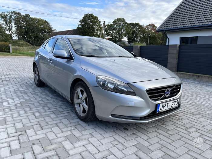 Volvo V40, 1.6 l., hatchback