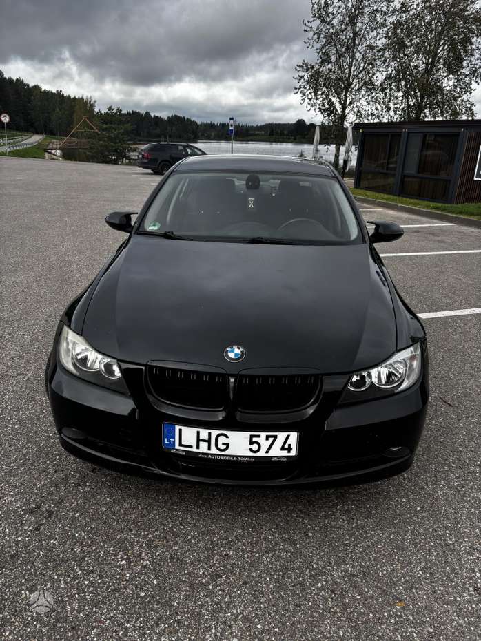BMW 320, saloon / sedan