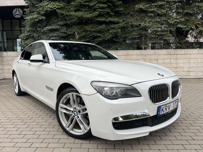BMW 750, 4.4 l., Седан