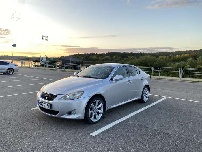 Lexus IS 220, sedanas