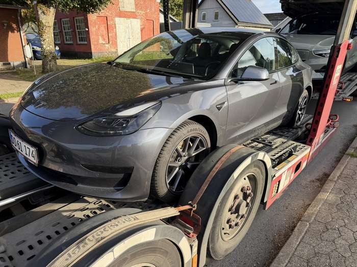 Tesla Model 3, 68 kWh, hatchback
