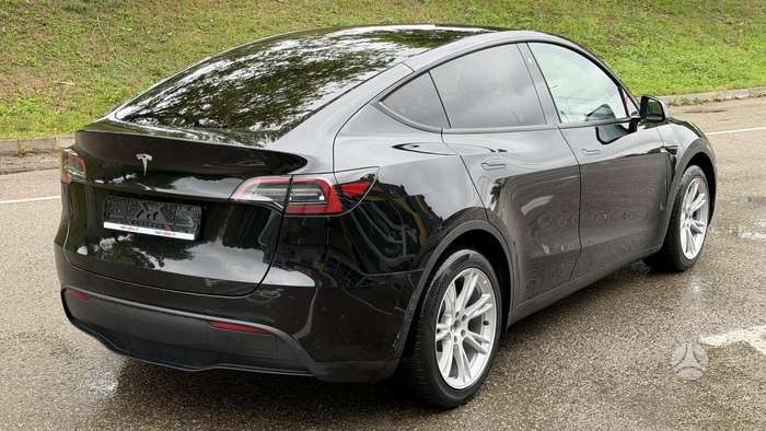 Tesla Model Y, 60 kWh, hatchback