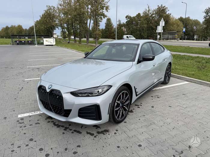 BMW i4, sedanas