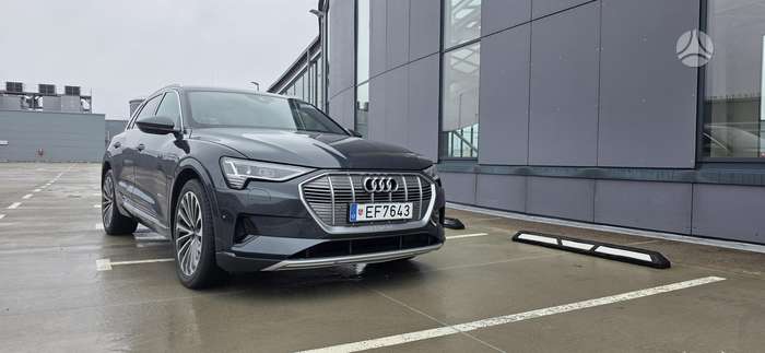 Audi e-tron, 71 kWh, off-road / crossover