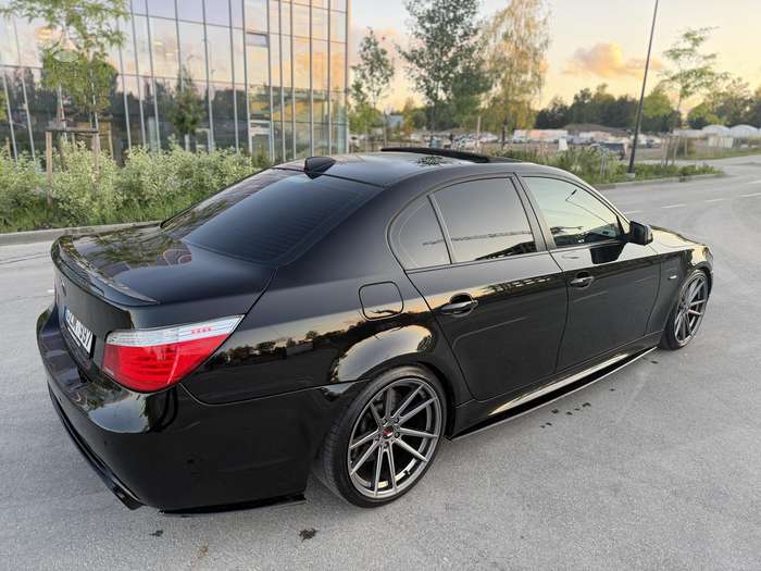 BMW 550, 4.8 l., Седан