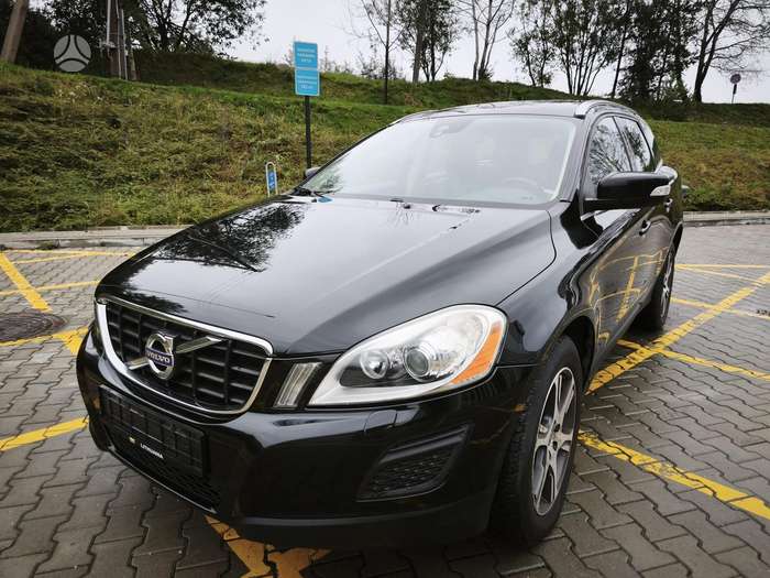 Volvo XC60, 2.4 l., off-road / crossover