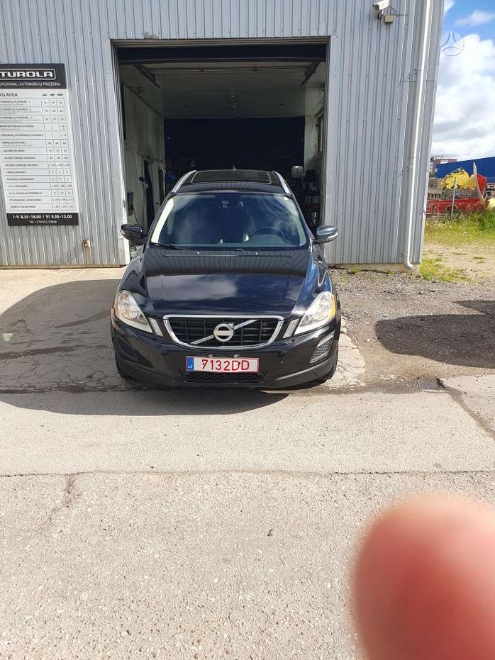 Volvo XC60, 3.2 l., off-road / crossover