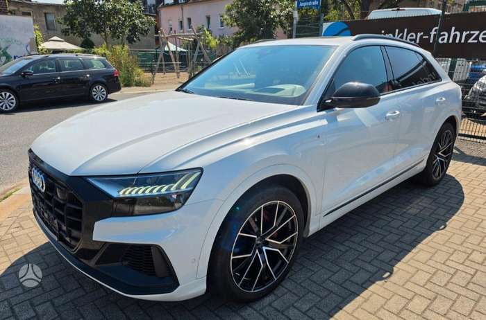 Audi Q8, 3.0 l., off-road / crossover