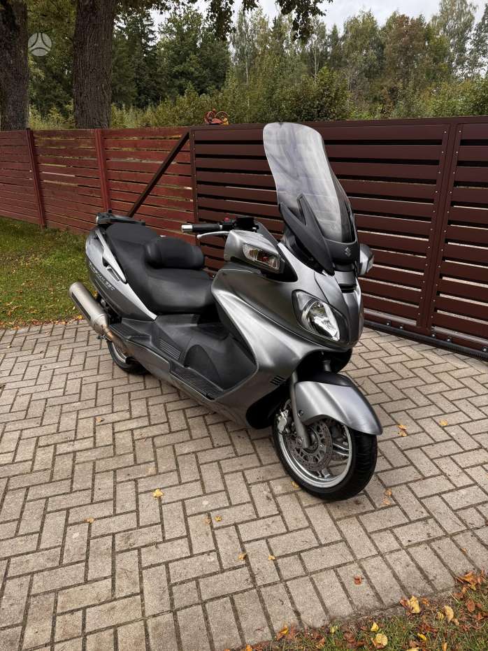 Suzuki Burgman 650cc, scooters / mopeds