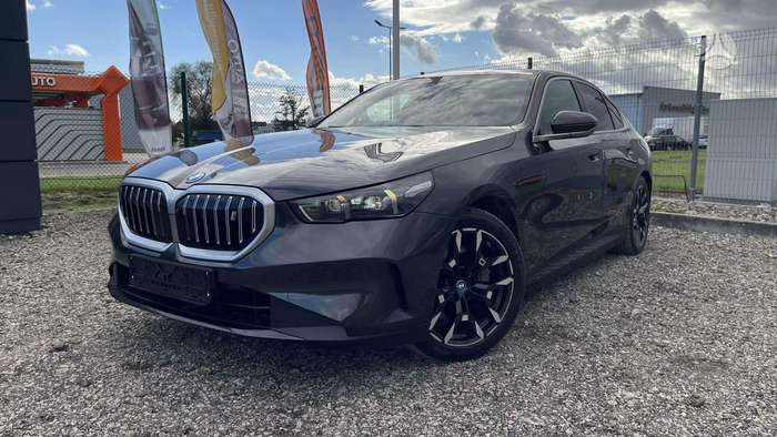 BMW i5, 81 кВт·ч, Седан
