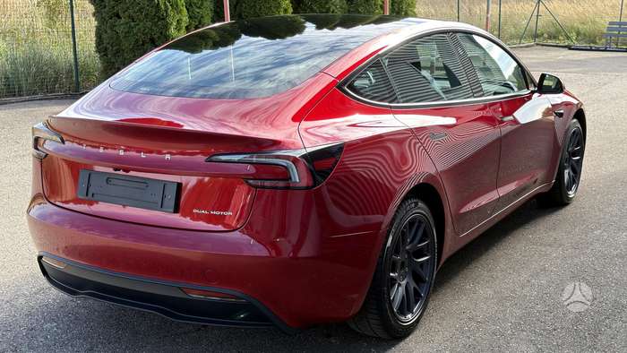 Tesla Model 3, 82 kWh, hatchback