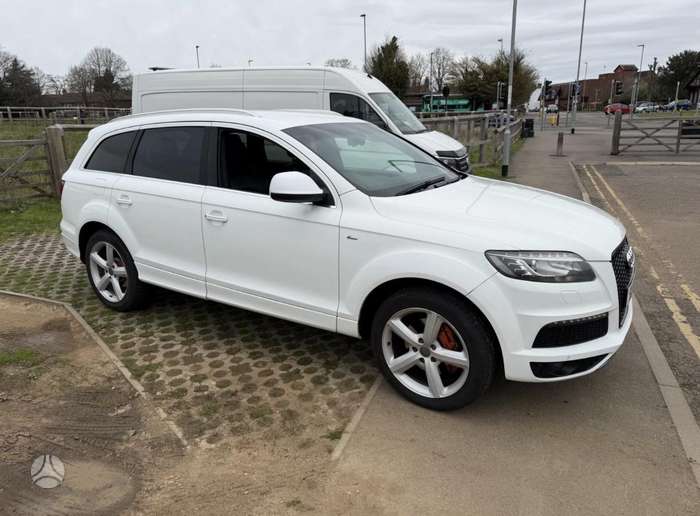 Audi Q7, 3.0 l., off-road / crossover