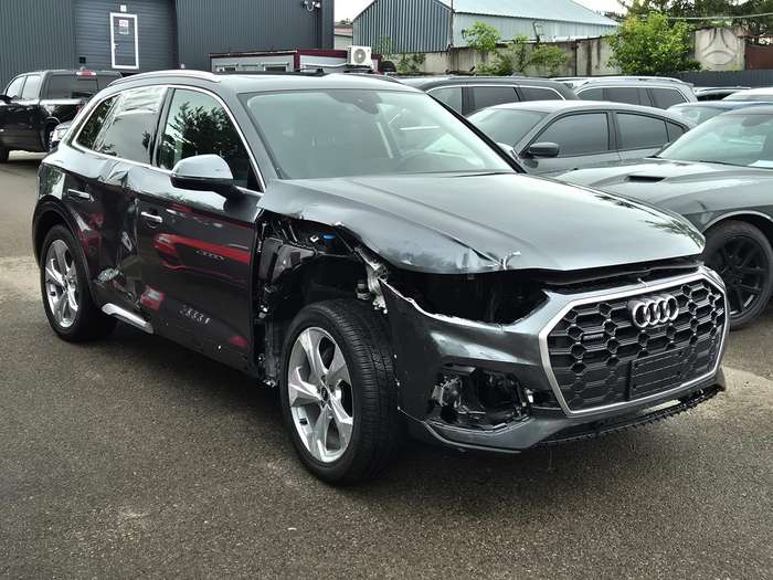 Audi Q5, 2.0 l., off-road / crossover