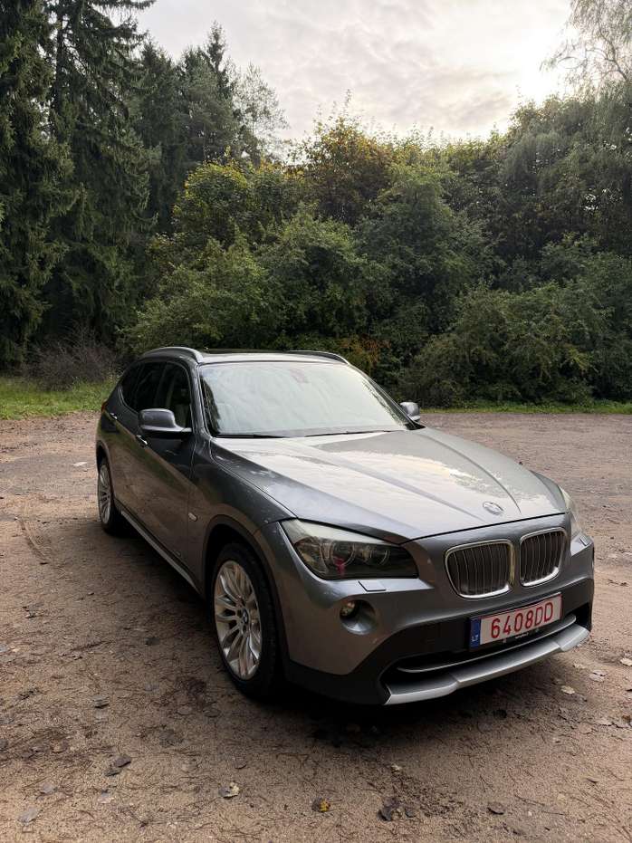 BMW X1, 2.0 l., off-road / crossover