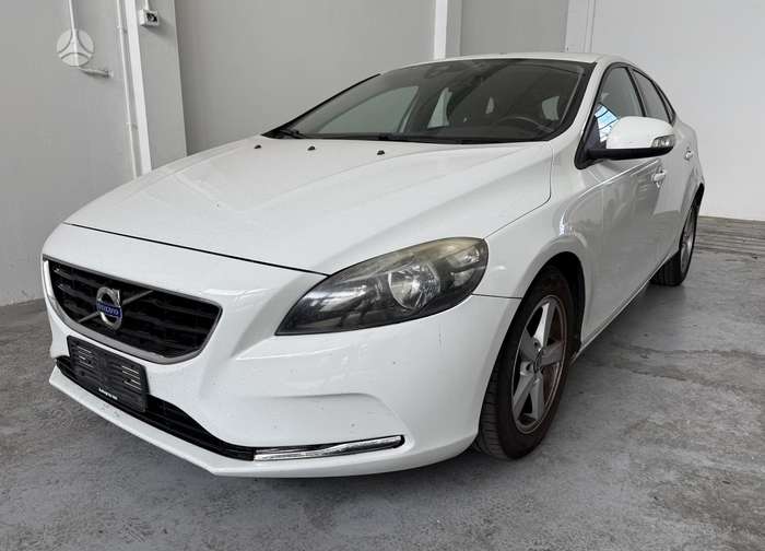 Volvo V40, 1.6 l., hatchback
