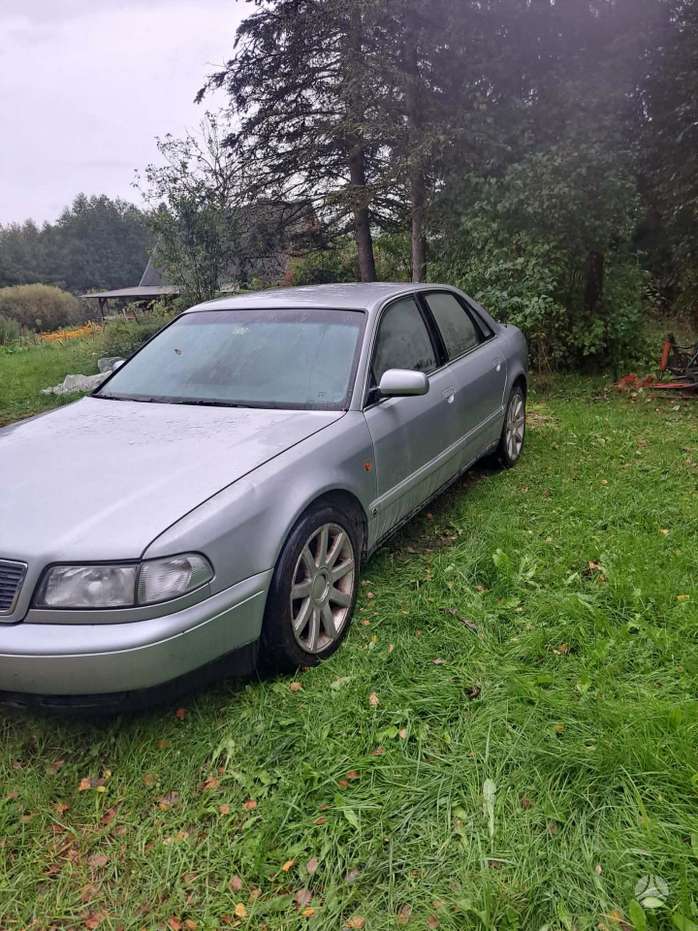 Audi A8, 4.2 l., Седан