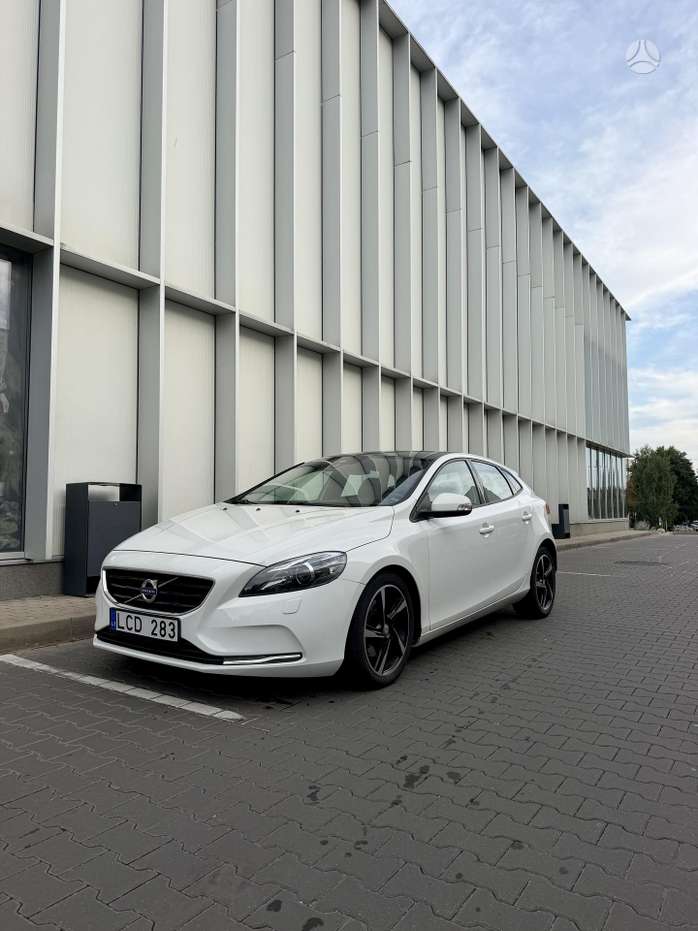 Volvo V40, 1.6 l., hatchback