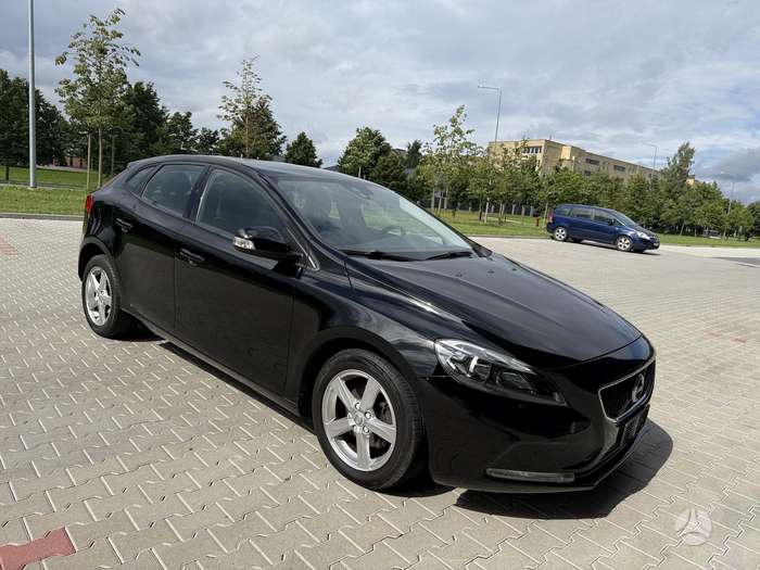 Volvo V40, 2.0 l., hatchback